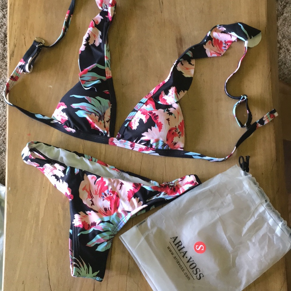 🛍 NWOT Aria Voss Black Floral Bikini